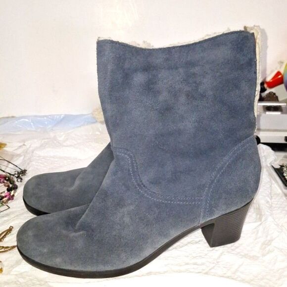 Clark's Women's Heeled Boots Blue Suede Fleece Lined Winter Fashion Size 10 - Picture 2 of 9